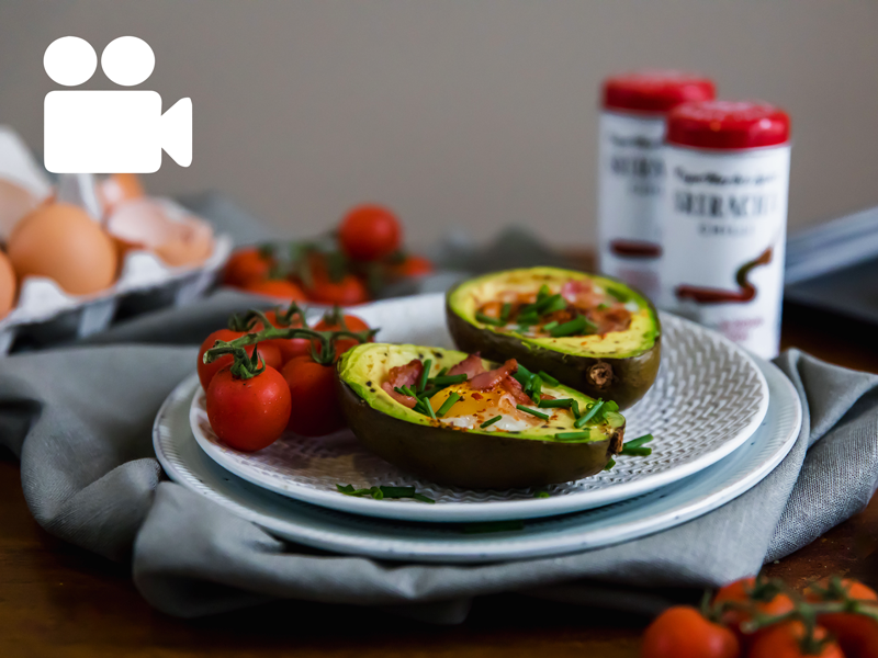 SRIRACHA CHILLI AVOCADO EGG